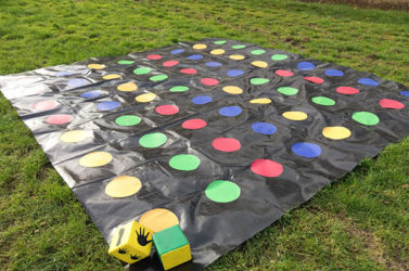 Zeskamp spel ‘Mega Twister’ huren